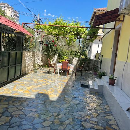 Artur'S Apartment 2 Gjirokastër Esterno foto