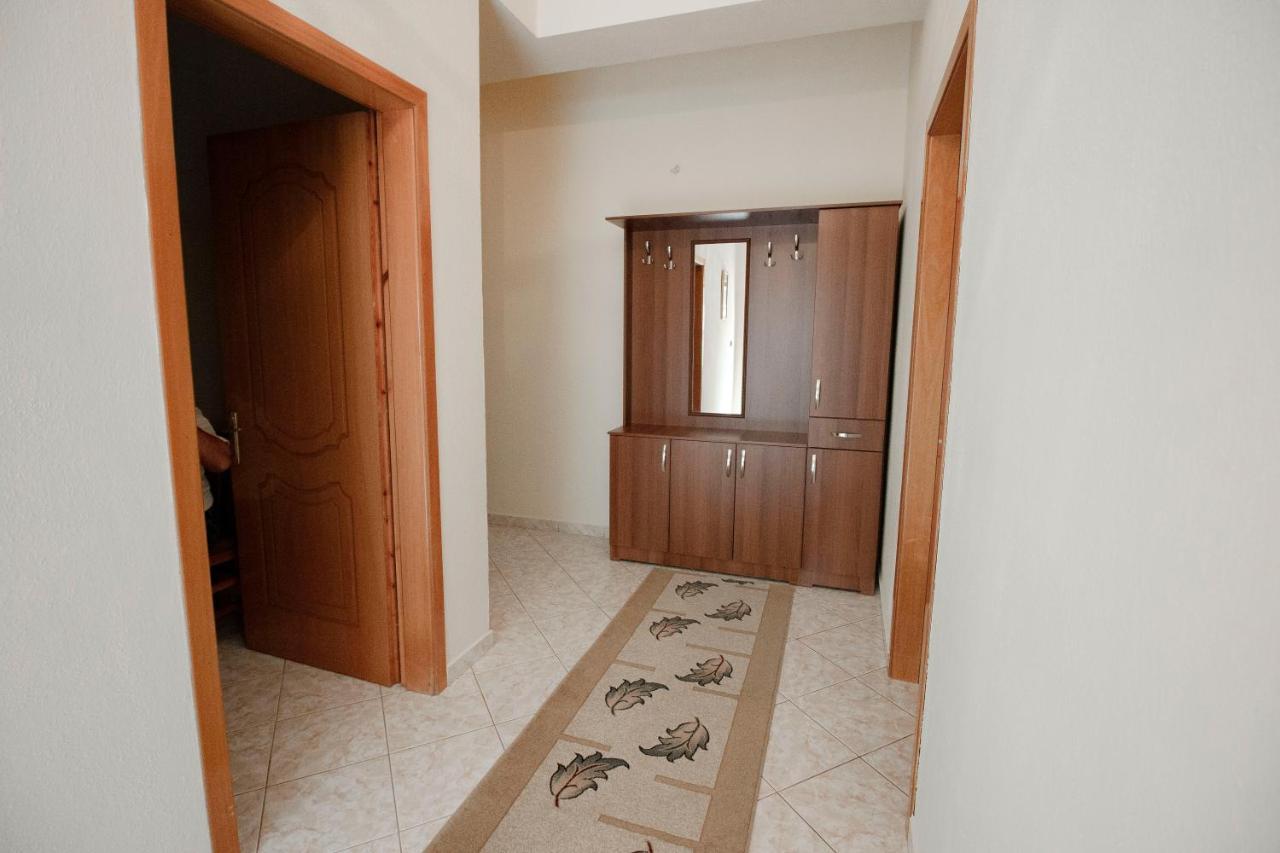 Artur'S Apartment 2 Gjirokastër Esterno foto